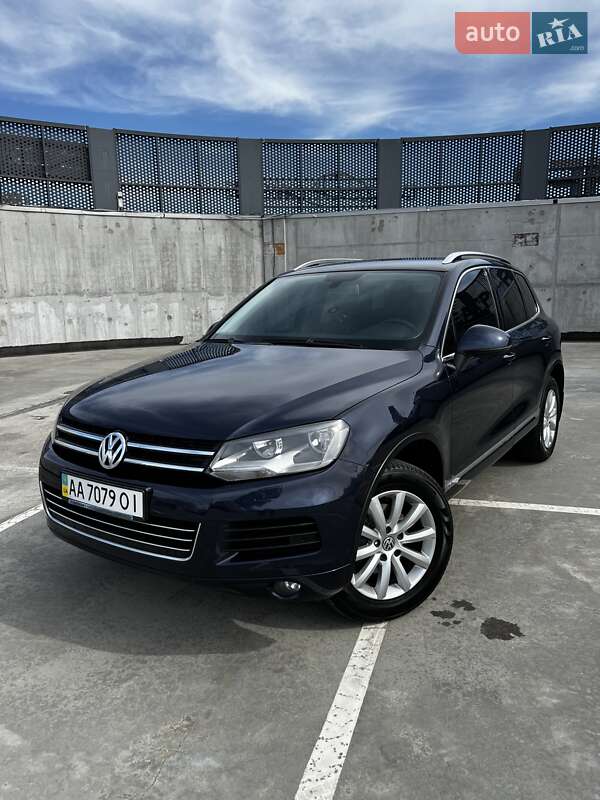 Внедорожник / Кроссовер Volkswagen Touareg 2012 в 