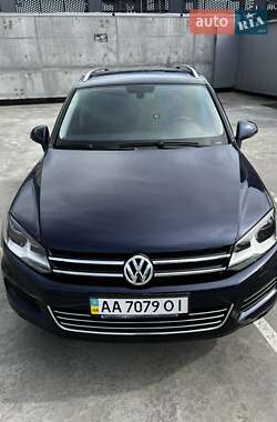 Внедорожник / Кроссовер Volkswagen Touareg 2012 в 