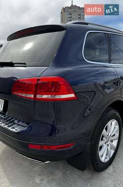 Внедорожник / Кроссовер Volkswagen Touareg 2012 в 