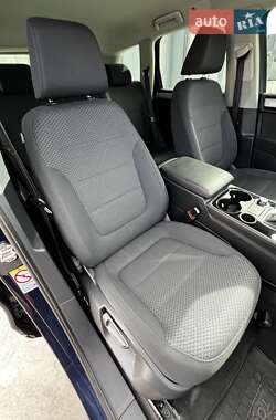 Внедорожник / Кроссовер Volkswagen Touareg 2012 в 