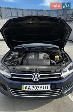 Внедорожник / Кроссовер Volkswagen Touareg 2012 в 