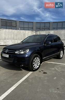 Внедорожник / Кроссовер Volkswagen Touareg 2012 в 