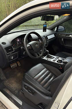 Внедорожник / Кроссовер Volkswagen Touareg 2011 в 