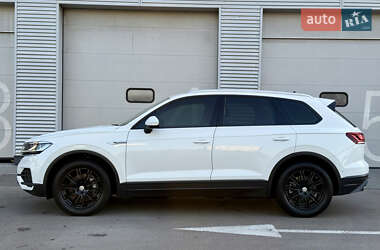 Позашляховик / Кросовер Volkswagen Touareg 2019 в 