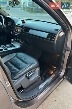 Позашляховик / Кросовер Volkswagen Touareg 2010 в 
