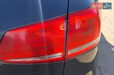 Внедорожник / Кроссовер Volkswagen Touareg 2013 в 