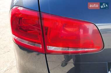Внедорожник / Кроссовер Volkswagen Touareg 2013 в 