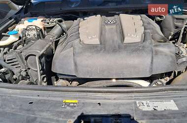 Внедорожник / Кроссовер Volkswagen Touareg 2013 в 