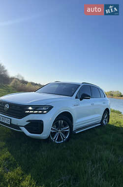 Внедорожник / Кроссовер Volkswagen Touareg 2019 в 