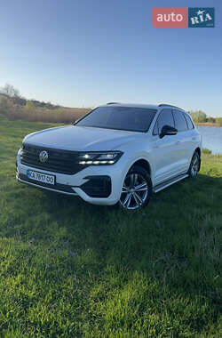 Внедорожник / Кроссовер Volkswagen Touareg 2019 в 