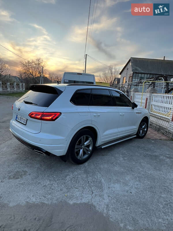 Позашляховик / Кросовер Volkswagen Touareg 2019 в Первомайську