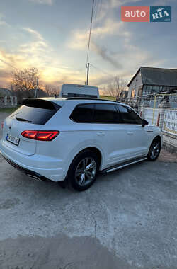 Внедорожник / Кроссовер Volkswagen Touareg 2019 в 