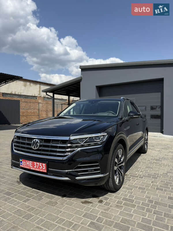 Внедорожник / Кроссовер Volkswagen Touareg 2019 в 