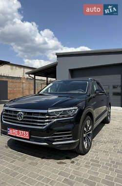 Внедорожник / Кроссовер Volkswagen Touareg 2019 в 
