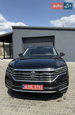 Внедорожник / Кроссовер Volkswagen Touareg 2019 в 