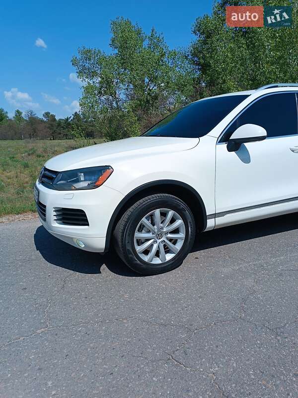 Внедорожник / Кроссовер Volkswagen Touareg 2011 в Днепре
