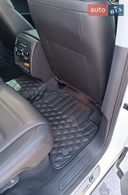 Внедорожник / Кроссовер Volkswagen Touareg 2011 в 