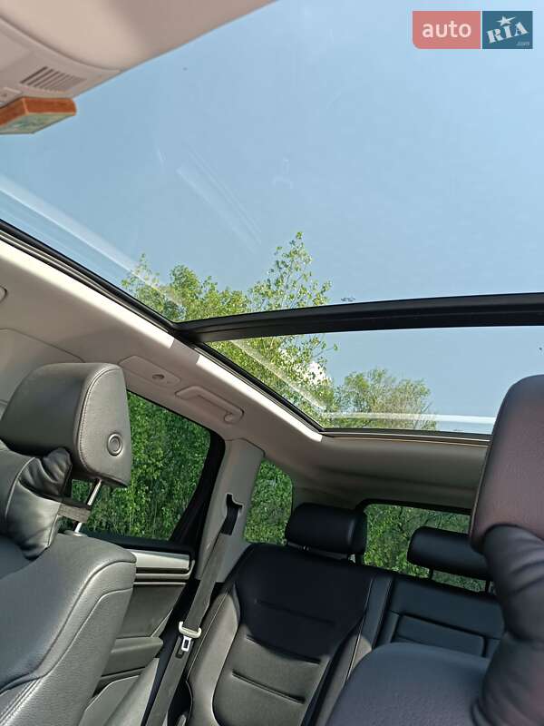 Внедорожник / Кроссовер Volkswagen Touareg 2011 в Днепре
