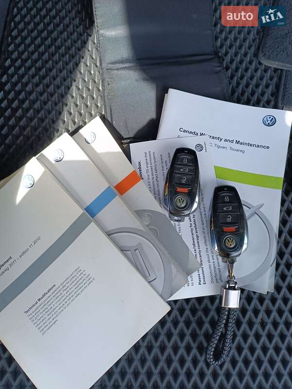Внедорожник / Кроссовер Volkswagen Touareg 2011 в Днепре