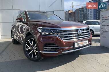 Внедорожник / Кроссовер Volkswagen Touareg 2019 в 