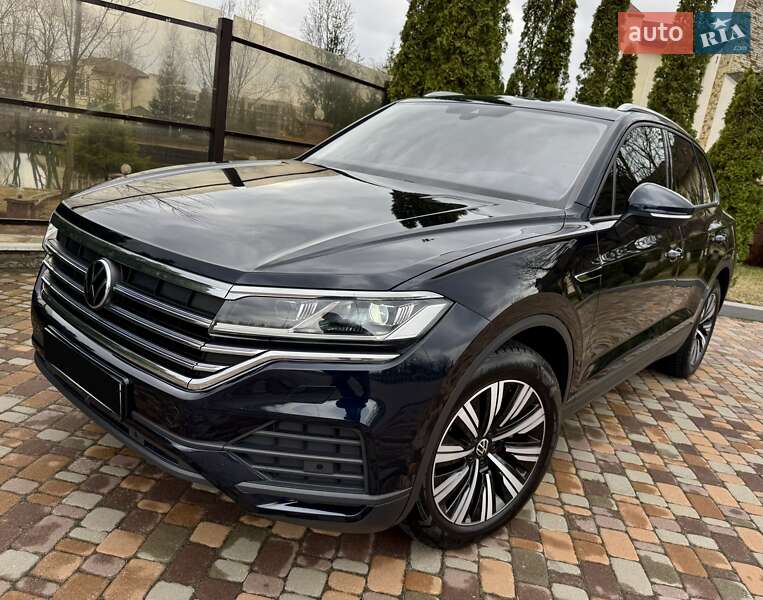 Позашляховик / Кросовер Volkswagen Touareg 2021 в 