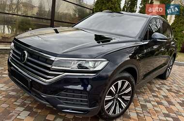 Позашляховик / Кросовер Volkswagen Touareg 2021 в 