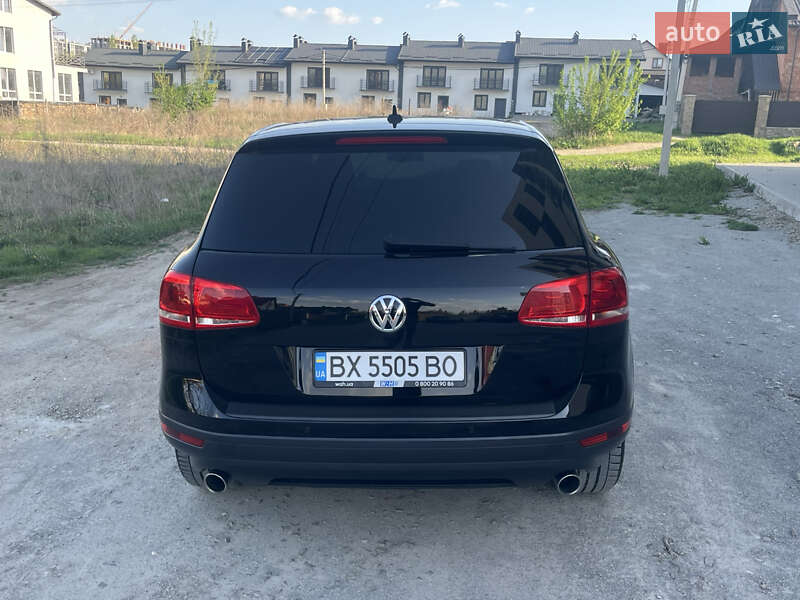 Внедорожник / Кроссовер Volkswagen Touareg 2015 в Каменец-Подольском