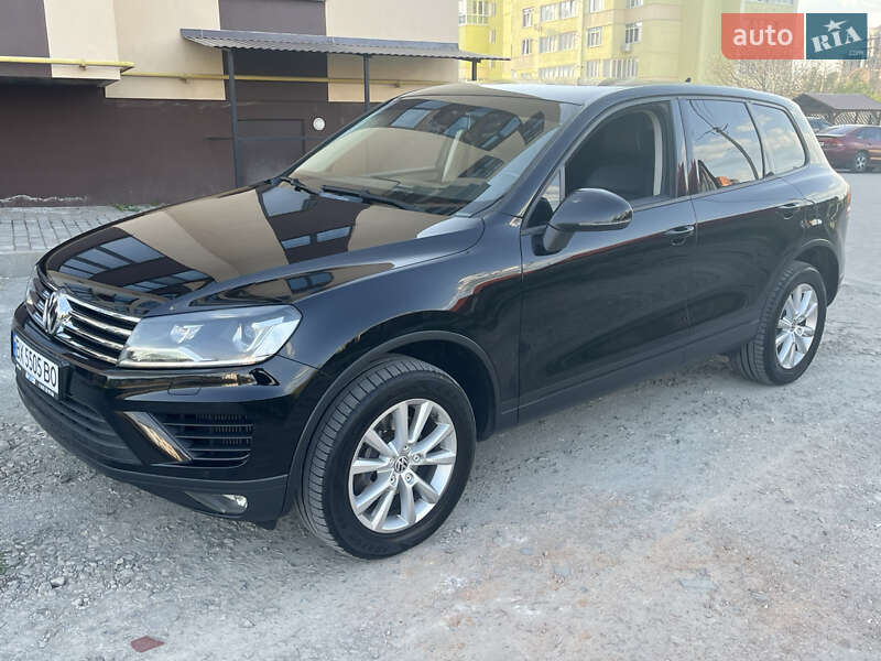 Внедорожник / Кроссовер Volkswagen Touareg 2015 в Каменец-Подольском