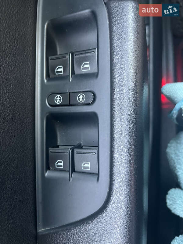 Внедорожник / Кроссовер Volkswagen Touareg 2015 в Каменец-Подольском