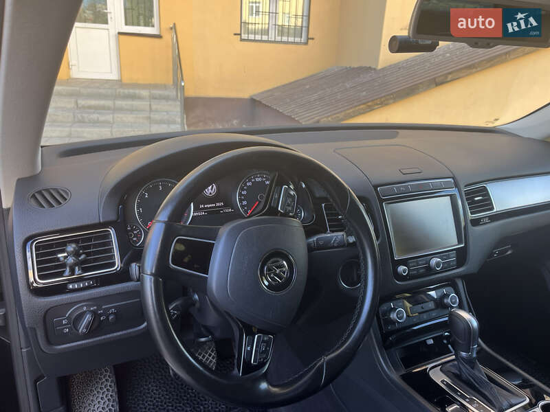 Внедорожник / Кроссовер Volkswagen Touareg 2015 в Каменец-Подольском