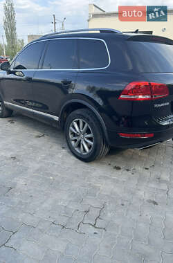 Позашляховик / Кросовер Volkswagen Touareg 2011 в 