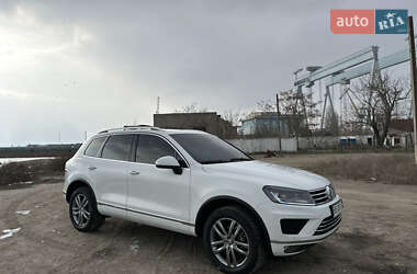 Внедорожник / Кроссовер Volkswagen Touareg 2015 в 