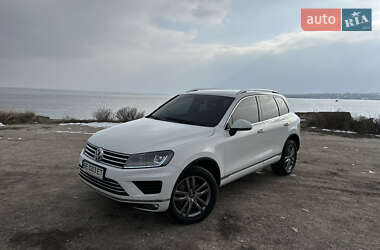 Внедорожник / Кроссовер Volkswagen Touareg 2015 в 