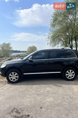 Внедорожник / Кроссовер Volkswagen Touareg 2010 в 