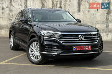 Позашляховик / Кросовер Volkswagen Touareg 2019 в Рівному