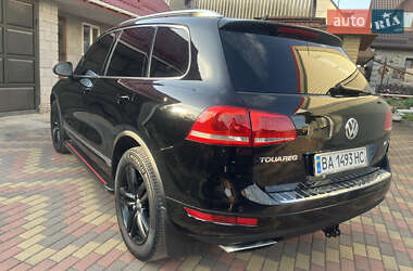 Внедорожник / Кроссовер Volkswagen Touareg 2012 в 