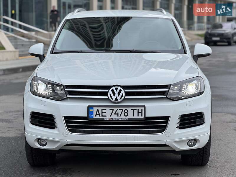Позашляховик / Кросовер Volkswagen Touareg 2013 в 