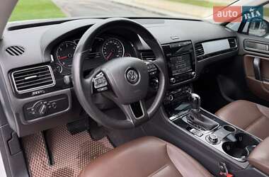 Позашляховик / Кросовер Volkswagen Touareg 2013 в 
