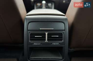 Позашляховик / Кросовер Volkswagen Touareg 2013 в 