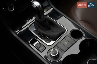 Позашляховик / Кросовер Volkswagen Touareg 2013 в 