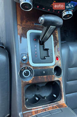 Внедорожник / Кроссовер Volkswagen Touareg 2007 в 