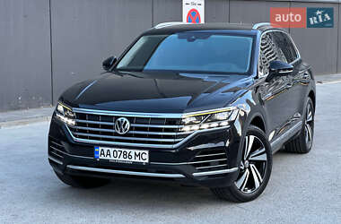 Внедорожник / Кроссовер Volkswagen Touareg 2018 в Киеве