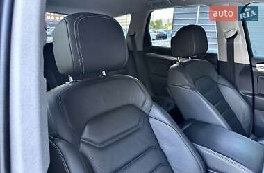 Внедорожник / Кроссовер Volkswagen Touareg 2018 в 