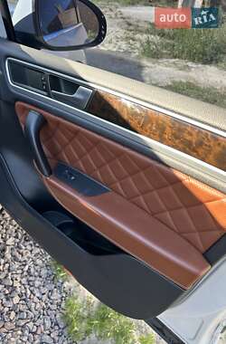 Позашляховик / Кросовер Volkswagen Touareg 2014 в 