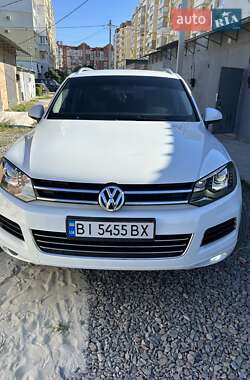 Позашляховик / Кросовер Volkswagen Touareg 2014 в 