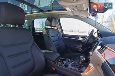 Позашляховик / Кросовер Volkswagen Touareg 2014 в 