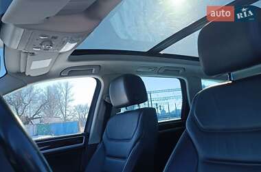 Позашляховик / Кросовер Volkswagen Touareg 2014 в 