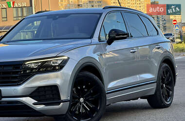 Позашляховик / Кросовер Volkswagen Touareg 2018 в 