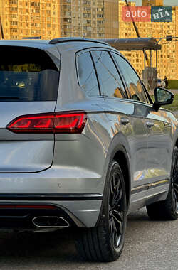 Позашляховик / Кросовер Volkswagen Touareg 2018 в 