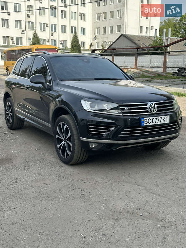 Внедорожник / Кроссовер Volkswagen Touareg 2015 в 